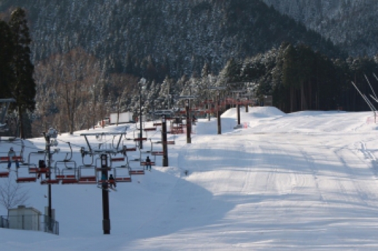 場 いぶき の 里 スキー 岡山県の子連れにおすすめなスキー場7選。キッズパークが充実！