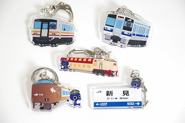 JR新見駅前の観光案内所で大人気のにーみん鉄道ガチャに新型やくもも登場！